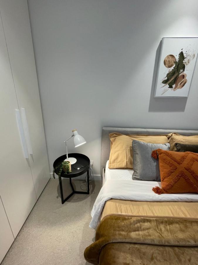 Cozy 1 Bed Apt & Spa,Free Parking ,Phenomena Views Melbourne Bagian luar foto