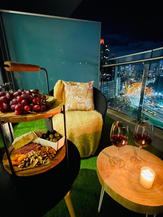Cozy 1 Bed Apt & Spa,Free Parking ,Phenomena Views Melbourne Bagian luar foto