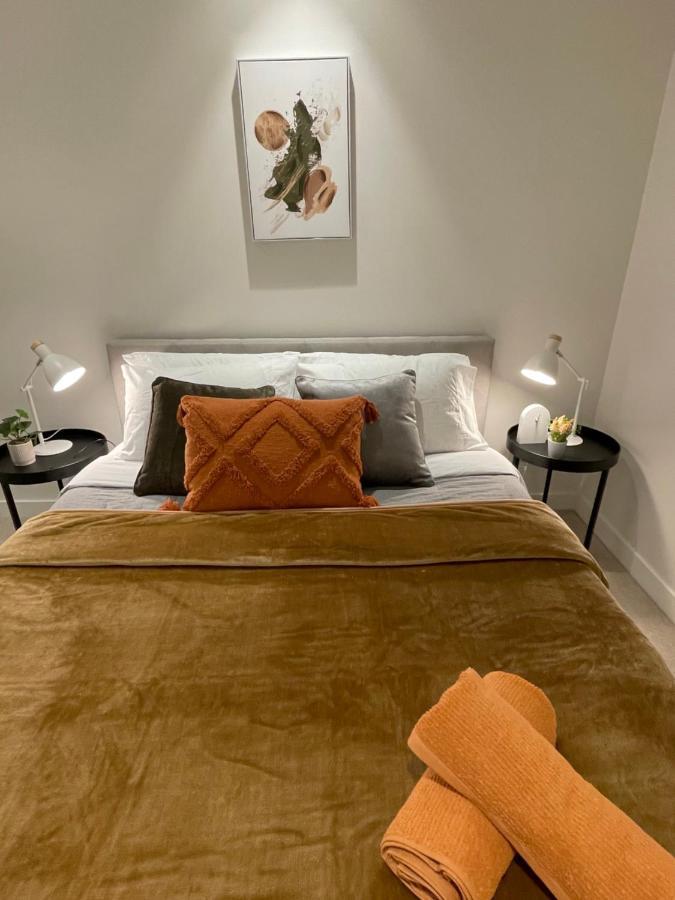 Cozy 1 Bed Apt & Spa,Free Parking ,Phenomena Views Melbourne Bagian luar foto