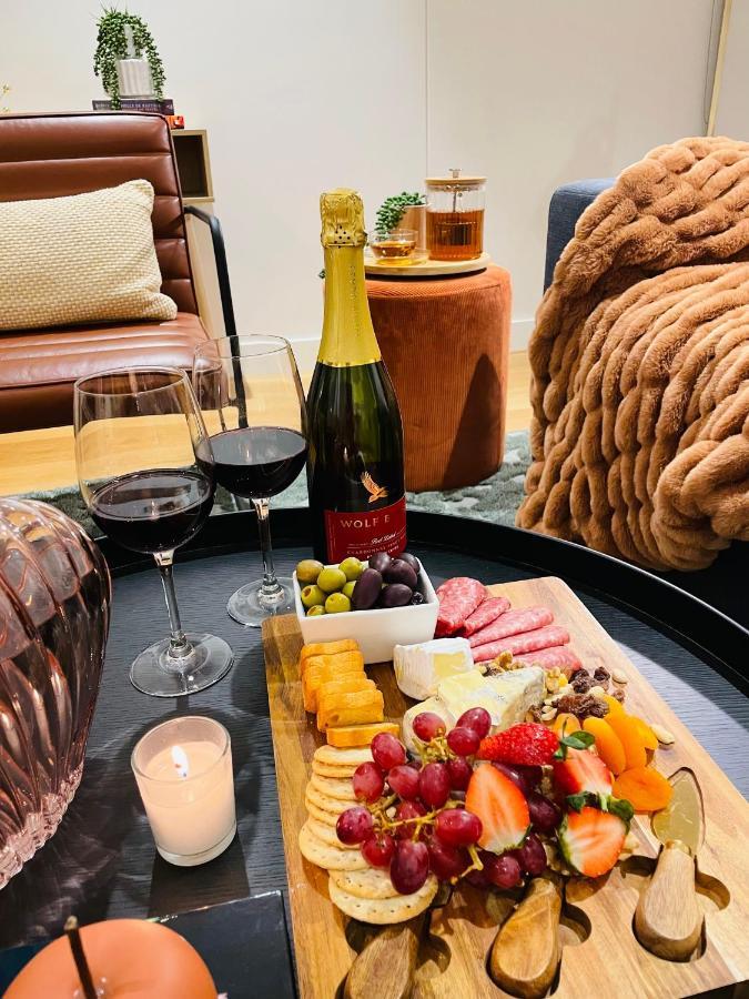 Cozy 1 Bed Apt & Spa,Free Parking ,Phenomena Views Melbourne Bagian luar foto