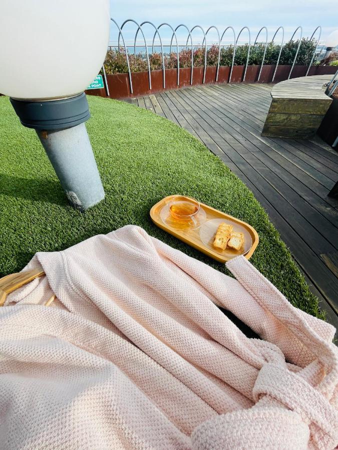 Cozy 1 Bed Apt & Spa,Free Parking ,Phenomena Views Melbourne Bagian luar foto